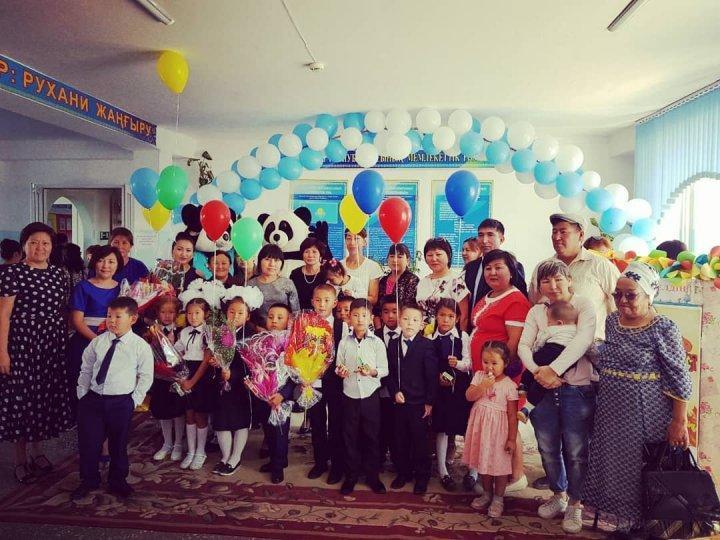 1-қыркүйек -Білім күні. "Қоңырау үні алғашқы" салтанатты лездеме.