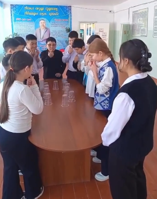 өңілді үзіліс кезінде «Жас ұлан» ұйымының ұйымдастыруымен «Кім жылдам?» ойыны ойнатылды.